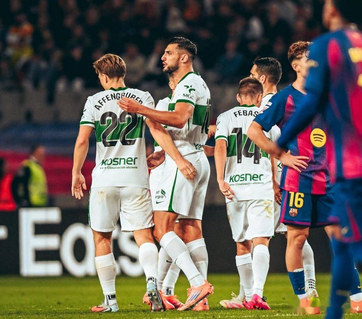 国际比赛日皇家社会备战欧篮联，主帅复盘细节曝光，球迷炸锅，资深球员宣示担当的简单介绍