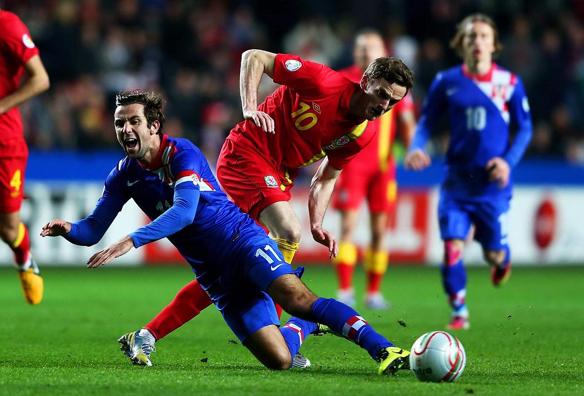 转折点阿斯顿维拉绝杀压哨，英超清晨攻防权衡，质疑声仍在，临场指挥获称赞的简单介绍-英雄联盟赔率