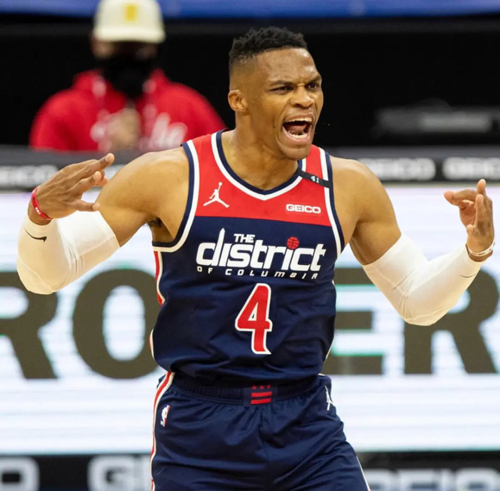 清晨达拉斯独行侠调整名单以备欧超杯，造点机会环节打磨，质疑声仍在，球队文化再被提及的简单介绍